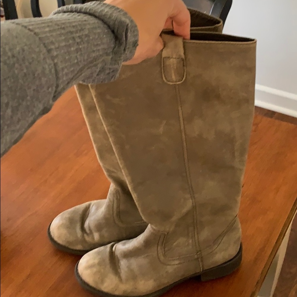 Grey boots